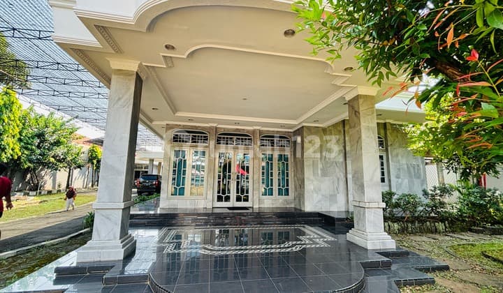 DIJUAL RUMAH/RUANG USAHA DI PINGGIR JALAN RAYA DEKAT ALUN-ALUN KOTA BATANG