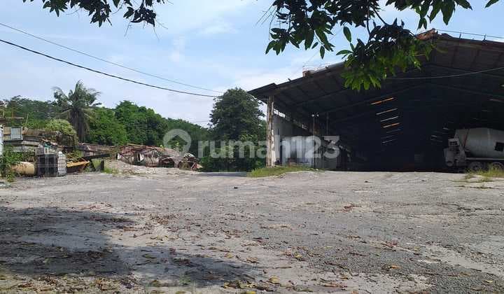 Gudang Dekat Pintu Tol Kandeman