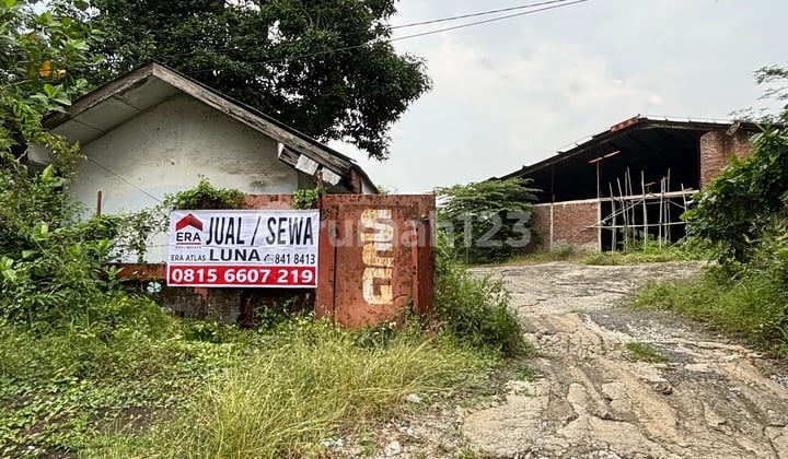 Gudang Dekat Pintu Tol Kandeman