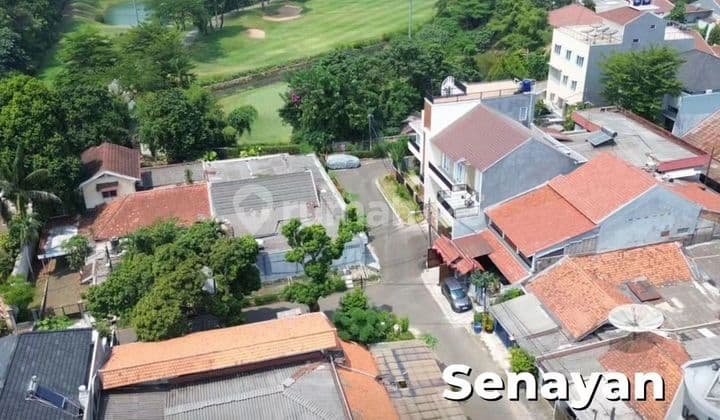 Rumah dijual Murah Hitung Tanah Dalam Komplek di Senayan Jakarta Pusat