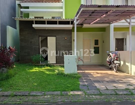 Rumah Yg Terletak.dekatsekolah Pahoa, M-Town