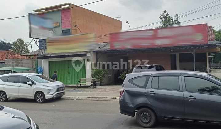 Miliki Ruang Usaha dengan Lokasi Sangat Strategis di Pinggir Jalan, Bebas Banjir.