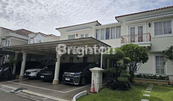 Rumah Mewah di Taman Beverly Golf