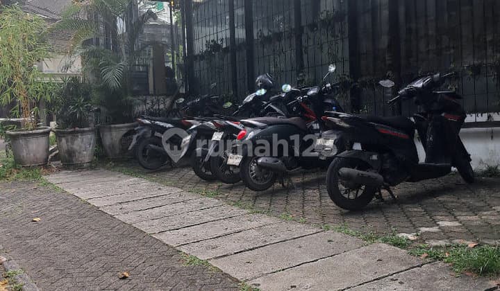 Disewakan Gedung 3 Tingkat Area Premium Kebayoran Baru, Jaksel