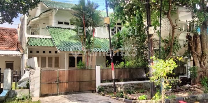 6-bedroom house in the serene neighborhood of Percetakan Negara.