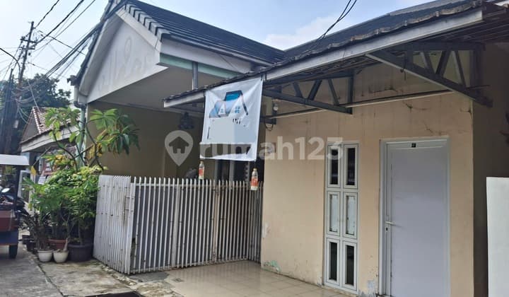 Rumah Pinggir Jalan Muat 2 Mobil Lokasi Strategis