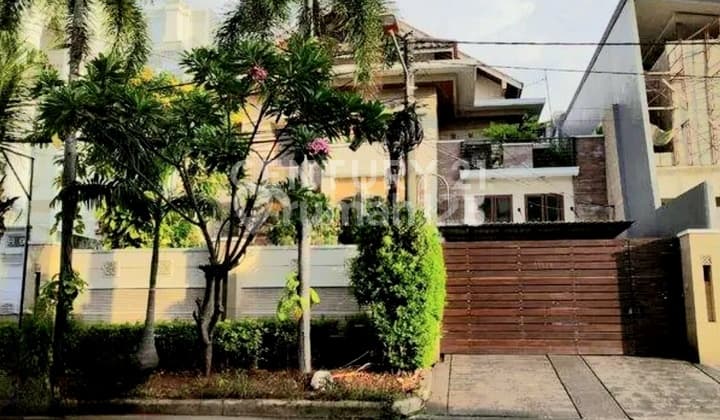 RUMAH MEWAH 3 LANTAI FURNISHED DI PURI INDAH