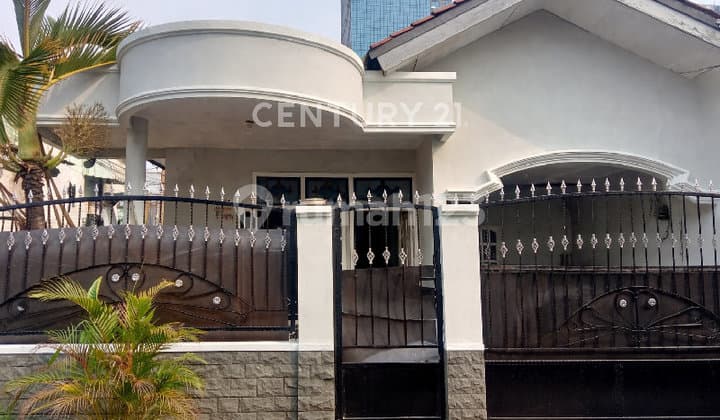 Dijual Rumah 2 Lantai Lokasi Strategis Menteng Atas, Jakarta Se