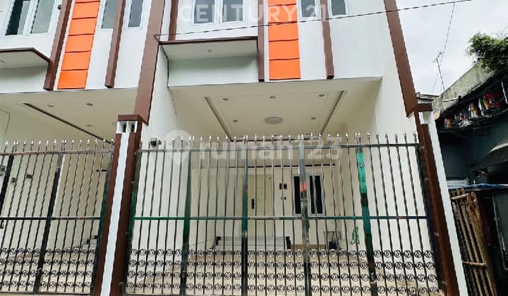 For Sale Brand New Semi Furnished House Near Mardani Raya