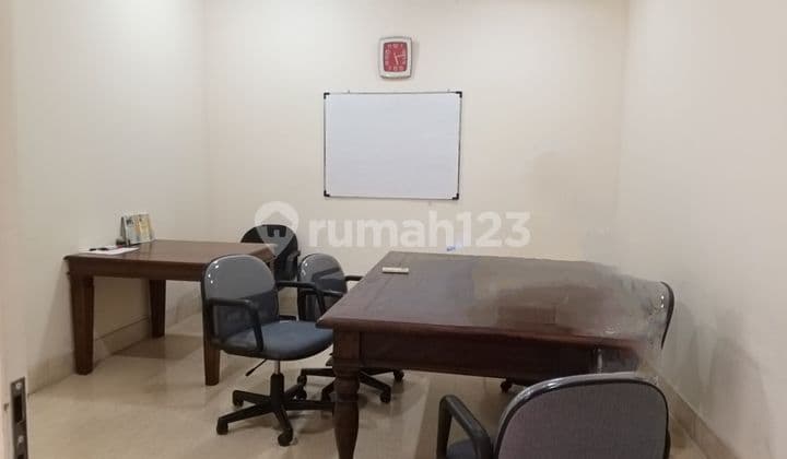 Rumah Hadap Taman Di Pondok Indah Jakarta Selatan