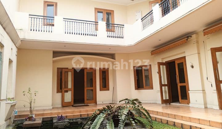 Rumah Hadap Taman Di Pondok Indah Jakarta Selatan