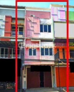 Ruko terawat dengan perabot area UB kota Malang