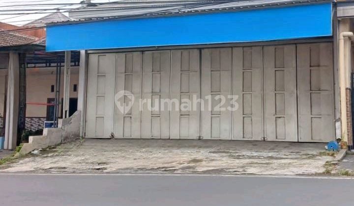 9 Zero Frontage Shop House on Karangploso Street, Malang 9 Zero Frontage Shop House on Karangploso Street, Malang