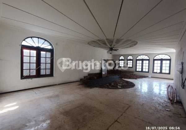 Rumah Jadul Area Komersil Cocok Untuk Resto/kafe/kantor Di Dekat Ijen Malang