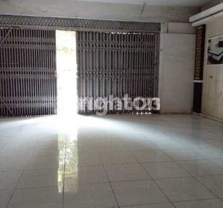 10-Meter Wide Shophouse Suitable for Warehouse in Jagalan, Malang City