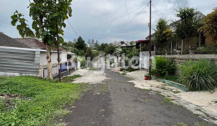 TANAH STRATEGIS di BURING