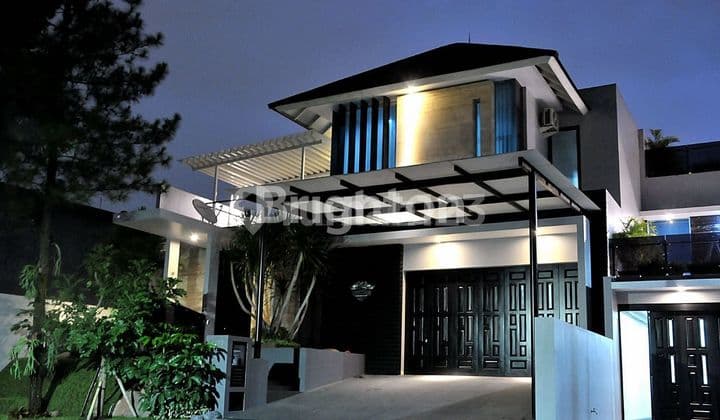 RUMAH MEWAH FULL FURNISHED di RIVERSIDE