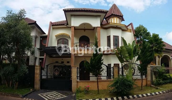 RUMAH MEGAH FULL FURNISHED 2 LANTAI di ISTANA DIENG