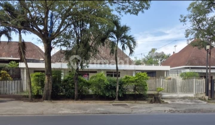 Hunian Luas Cocok untuk Usaha di Tengah Kota