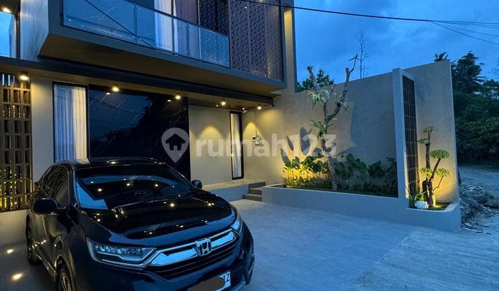 Dijual Rumah Mewah Modern Baru Full Furnished Hanya 5 Menit ke Rs Jih dan 10 Menit ke Pakuwon Mall