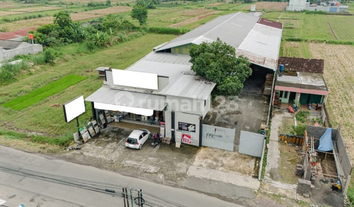 Peluang Bisnis Dijual Gudang & Toko 1.566 Meter Persegi di Karanggayam, Piyungan, Bantul.