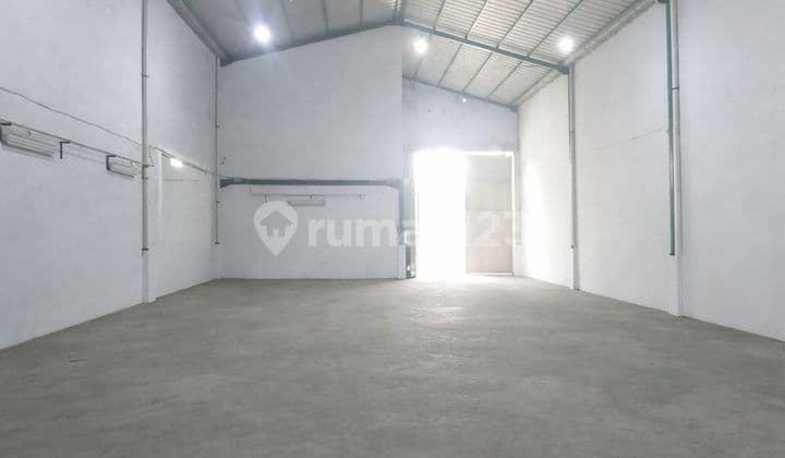 Cheap for Sale, 600 Square Meter Warehouse in Arcadia Warehousing, Batu Ceper