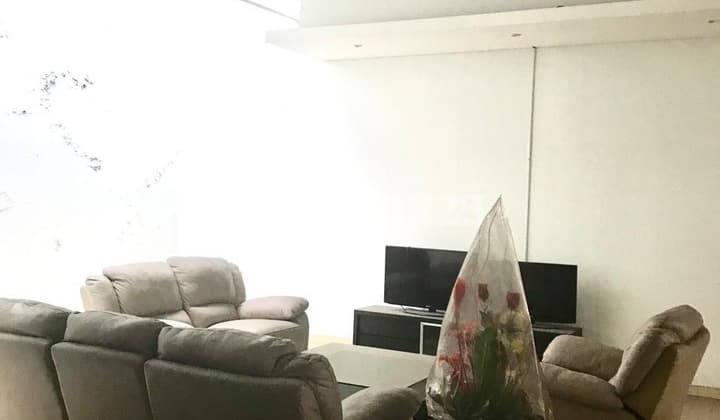 Disewakan Ruang Usaha Lantai Strategis