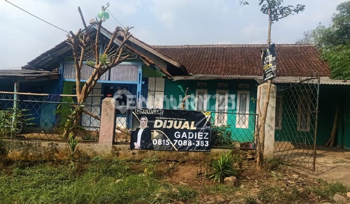 Di Rumah Dan Tanah Luas