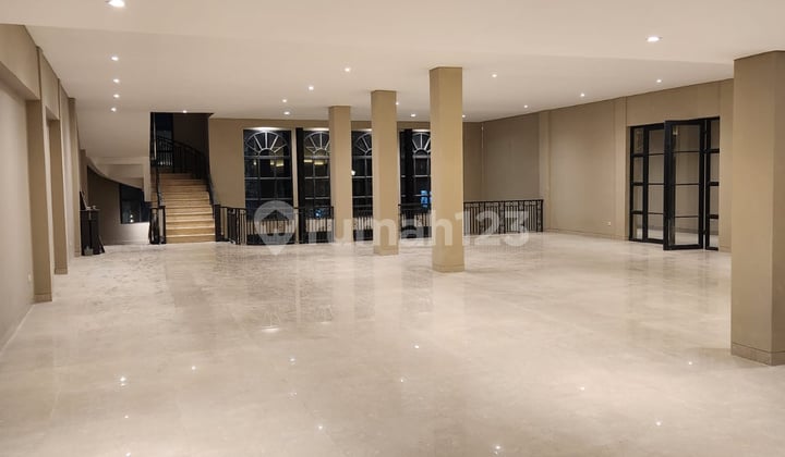Grand Building on Jl Ir Juanda / Dago Bandung