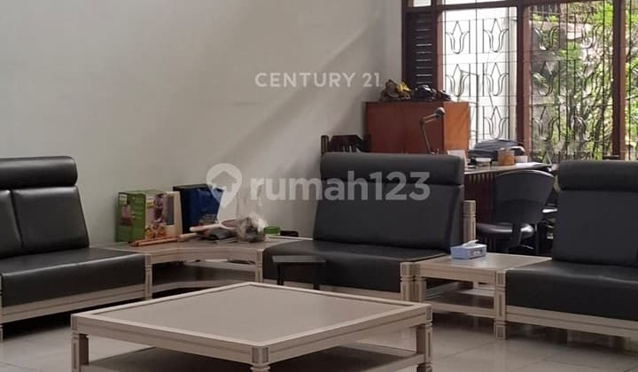 Ruko Plus Gudang Paket Komplit di Tengah Kota