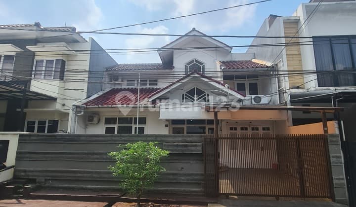 Rumah Terawat di Pondok Indah Dekat Pim SHM