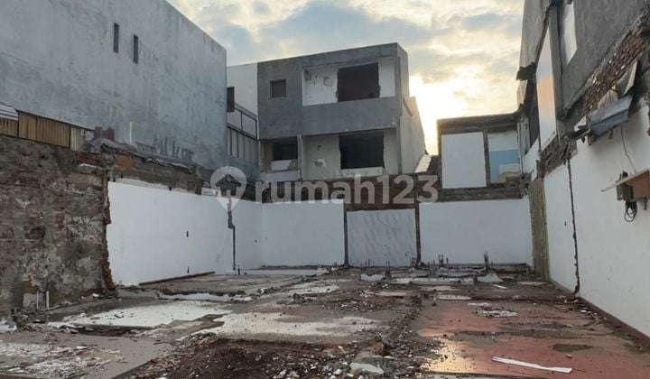 Jarang ada!! Tanah 196 m² ngantong luas belakang SHM di Pondok indah