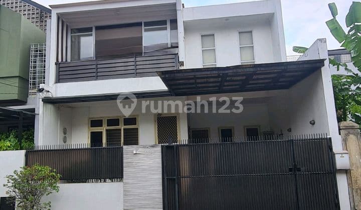 Rumah 2 Lantai Siap Huni Dekat Pim SHM