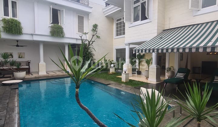 Luxury Rental House with Swimming Pool in Pondok Indah