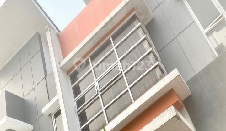 Rumah Cantik Semi Furnished Di Cluster Milano Village Gading Serpong