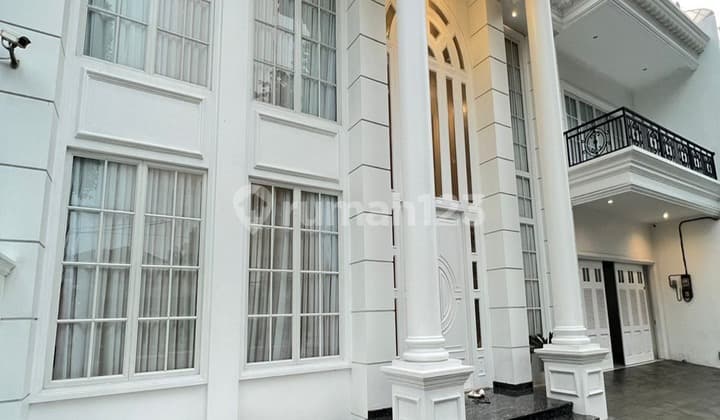 Rumah Klasik Super Mewah Cempaka Putih Rumah Furnished Bagus SHM - Sertifikat Hak Milik di Cempaka Putih