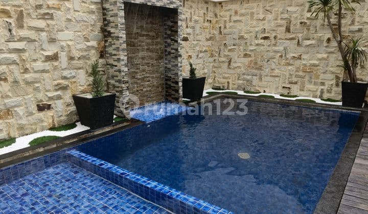 Dijual Rumah Mewah Kolam Renang Di Banjar Wijaya 5.5 M Nego