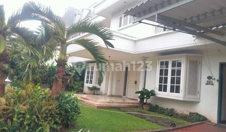 Rumah Eklusive di Kawasan Hunian Elite di SIMRUG GOLF Dekat SENAYAN PLAZA DAN Pusat Bisnis Sudirman (SCBD) Jakarta