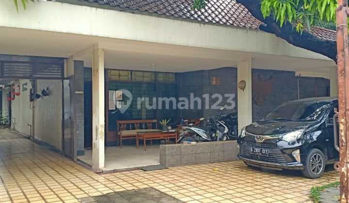 Rumah Tua Layak Huni di Kawasan Elite Menteng Jakarta Pusat