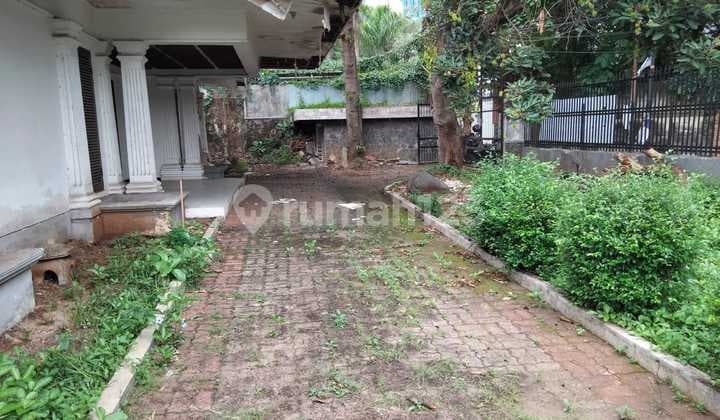 Rumah Tua Model Klasik Adatjawa di Kawasan Pemukiman Elite Bangka Jakarta Selatan