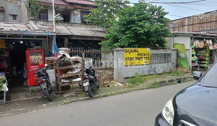 Rumah Asri di Kawasan Pemukiman Depok 2 Tengah DEPOK sangat cocok buat tempat tinggal dan usaha jarang ada