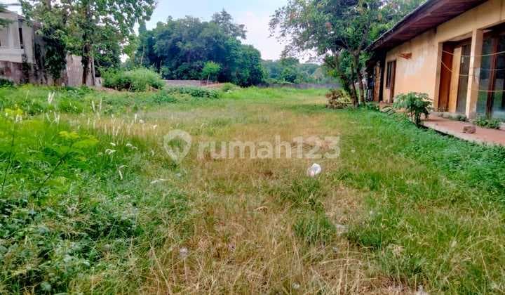 Jual Tanah Kavling Siap Bangun Dgn Harga NJOP Berada Zona Komersial dan Pusat Bisnis , Jasa , Kuliner dan Perdagangan Cibubur Berada Dikelilinggi Komplek Perumahan Menengah Keatas . Jual Cepat