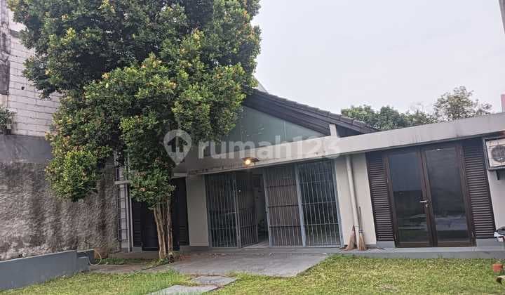 Rumah Asri semi Villa di Belakang AEON MALL Tanjung Barat Jakarta Selatan Sangat cocok buat tempat tinggal dan kantor .