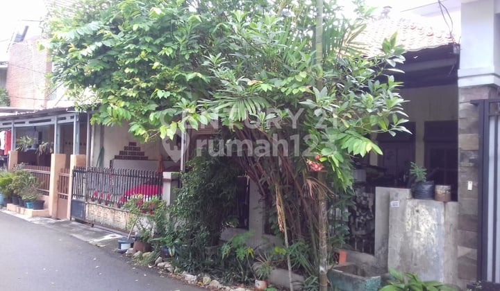 Rumah Lama Di Rawamangun Dekat Taman Komplek