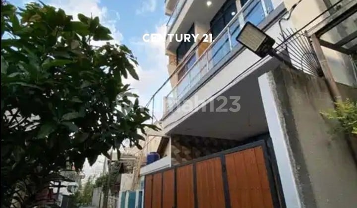 Tebet Rumah Super Bagus 3 Lantai Lokasi Strategis Siap Huni