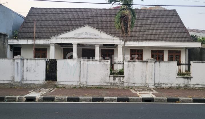 Rumah 2 Lantai Hook Di Daerah Menteng Jakarta Pusat