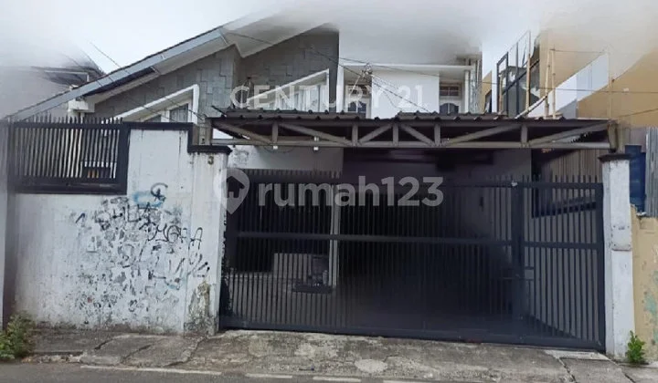 Well-Maintained 3.5-Story Habitable House in Johar Baru, Central Jakarta