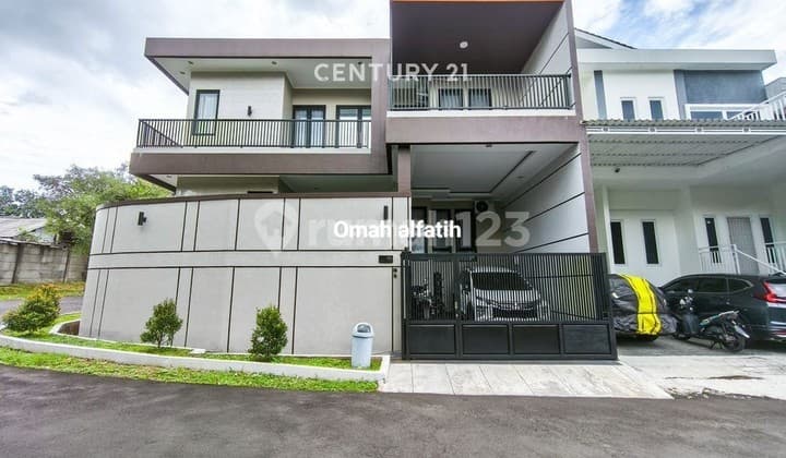 Dijual Rumah 2 Lantai Furnished Posisi Hoek