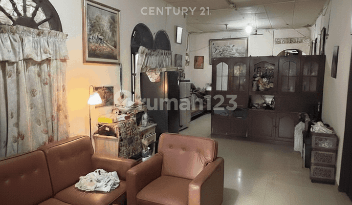 Dijual Rumah Hitung Tanah di Jaksel Lokasi Strategis