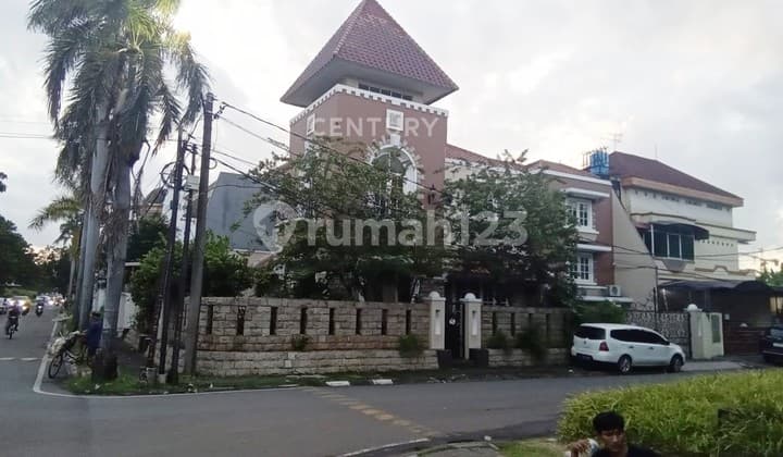 Dijual Rumah Bagus Semi Furnish Dalam Komplek di Kalideres Jakbar
